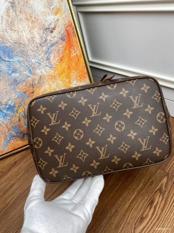 WIS VUITTON NÉONOÉ LOUIS 0106